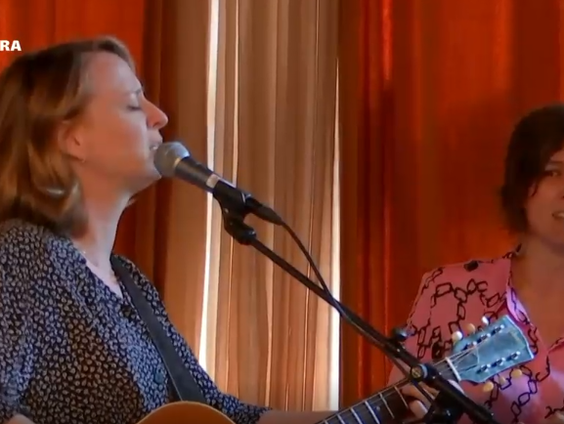 Stephanie Struijk en Eva de Roovere liedje 5