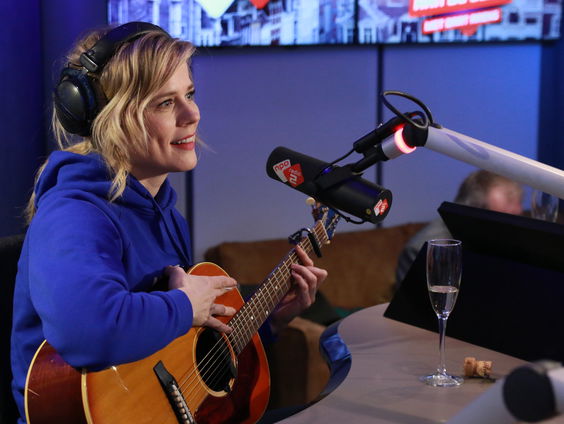 Ilse DeLange: "Alles wat met muziek te maken heeft voelt als vakantie"