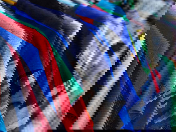 Zutphense Christel runt een bibliotheek waar je kleding kunt ruilen