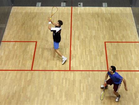 Bjorn Spek squasht tegen Marco van Basten!