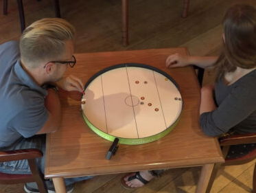 Joost deed mee met het WK Tafelijshockey. Het WK watte!?