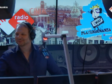 Ilona doet stiekem aanvraag op werk