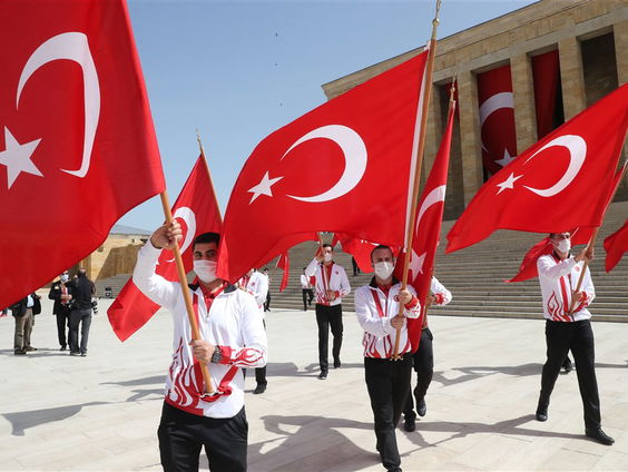 Yessim Candan: 'Feest in Turkije: Turkse onafhankelijkheidsdag'