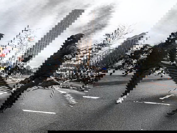 Bellen met generatie expert, Aart Bontekoning, over de rellen