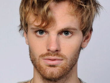 Tim Hofman probeert jongeren naar de stembus te krijgen