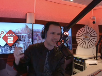 Het onheilspellende akkoord aan het einde van Billie Eilish' No Time To Die