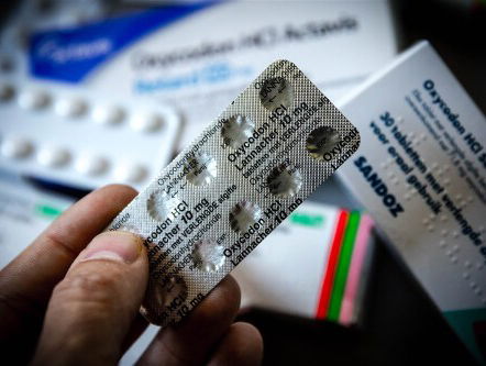 Babs van der Staak: zware medicijnen eenvoudig online te bestellen