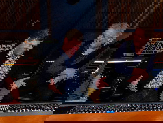 Come on! Aileen wint kaarten voor De Dijk met Koffertjes Spel