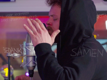 Bijzondere versie van 'Soldier On' vat afgelopen week samen...