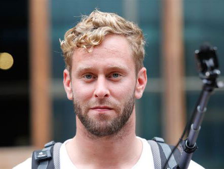 Tim den Besten maakt excuses tegenover PVV-stemmer in docu All You Need Is Het Spijt me