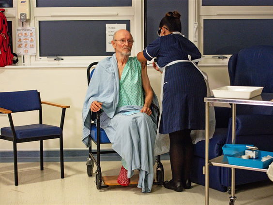 Brits gevoel voor drama: tweede vaccinatie bij William Shakespeare