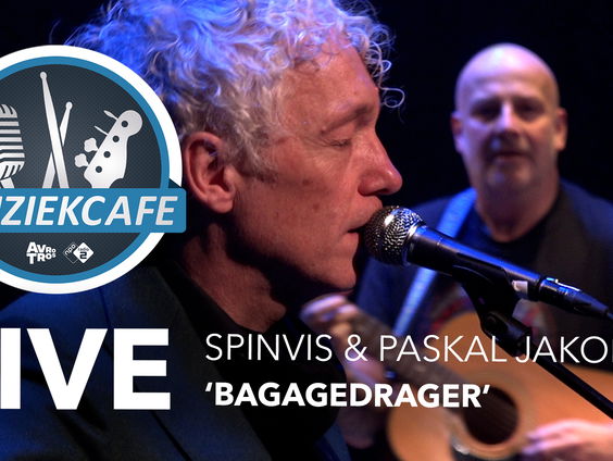 Spinvis & Paskal Jakobsen - 'Bagagedrager' live bij Muziekcafé
