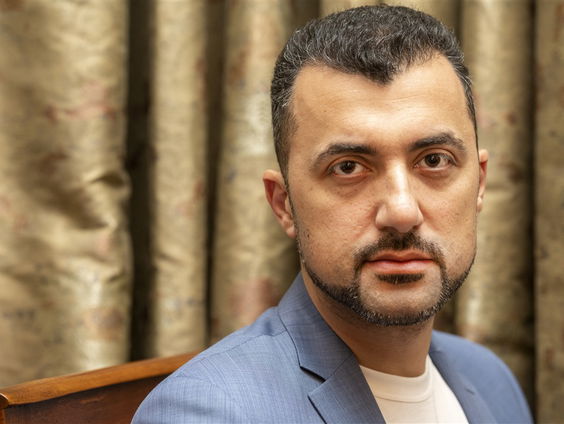 Özcan Akyol over het nieuwe seizoen van MAX Sterren op het Doek