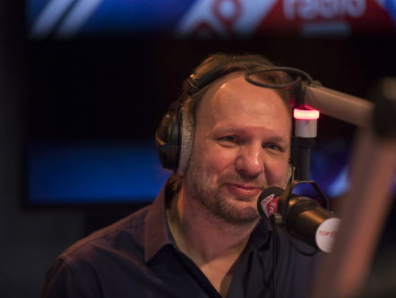 Stenders en Jeroen aan de lijn over de Platenbonanza 555 op KXRadio