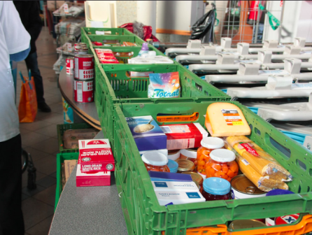 Horecaondernemer Arjan Broekman doneerde zijn voorraad aan de voedselbank