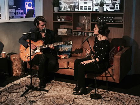 Akoestische Nachtsessie: Bonustrack Silly Games van Lorrèn