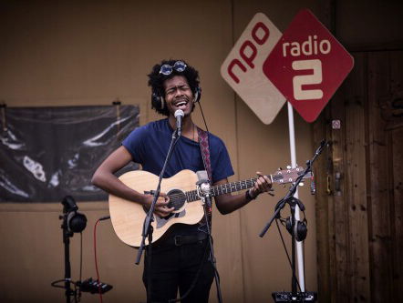 Even bellen: gaat Jeangu Macrooy naar het Songfestival?!