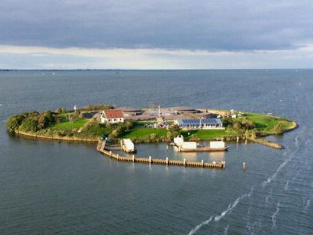 Laatste bewoner van Pampus na 80 jaar weer even terug