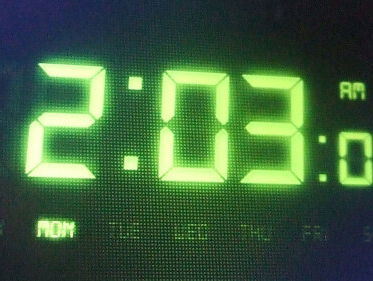 Alle klokken aangesloten op het elektriciteitsnet lopen 5 minuten achter. Dit is waarom!