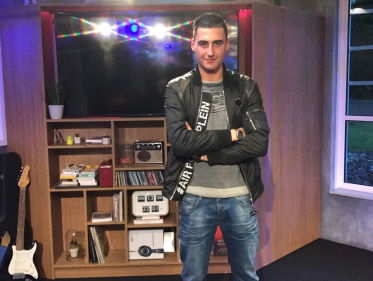 Rapper Sami vervolmaakt 'Ik zit om een Kameel'!