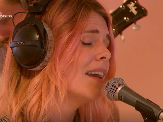Blackbird - 'I'm Like You' live bij Muziekcafé in de studio
