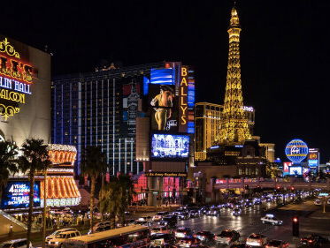 Schietpartij in Las Vegas. Maurice schuilt in de kelder van zijn hotel