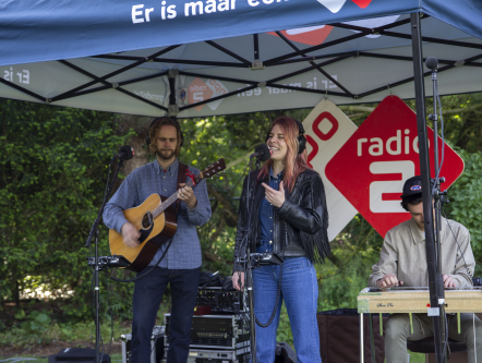Blackbird - 'One Of The Wild Ones' live vanuit Jeroens achtertuin