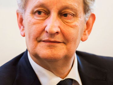 Eberhard van der Laan overleden