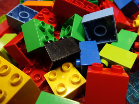 Arjans baas weet nog niet dat hij een droombaan als Lego-bouwer heeft gewonnen