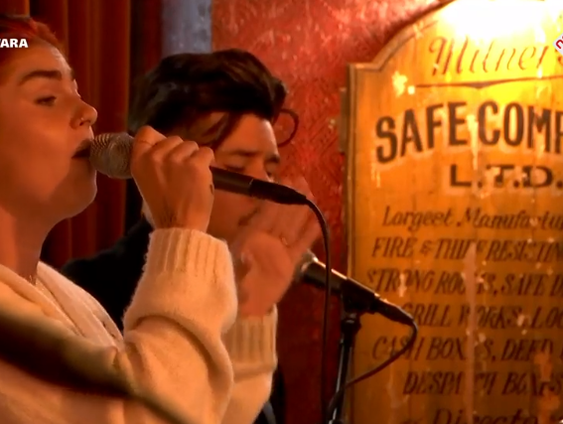 Roxeanne Hazes - Kapot