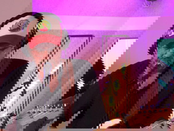 Elephant - Friday I'm In Love (Live @ Giel)