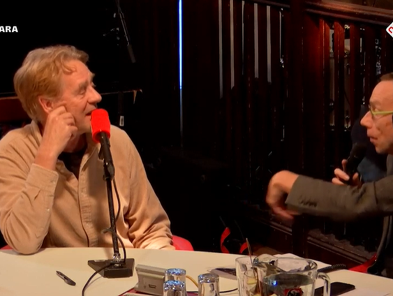 Peter Heerschop geeft een voorproefje van de theatervoorstelling De weg naar de Olympische Spelen