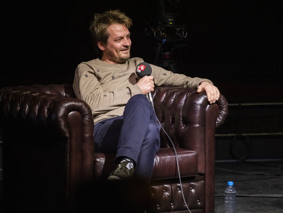 “Live spelen voor mensen mis ik wel heel erg,” stelt Maarten van Racoon