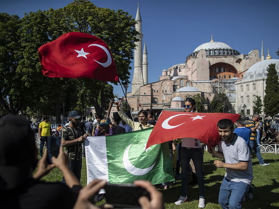 De Hagia Sofia wordt weer een moskee! Yesim Candan legt uit