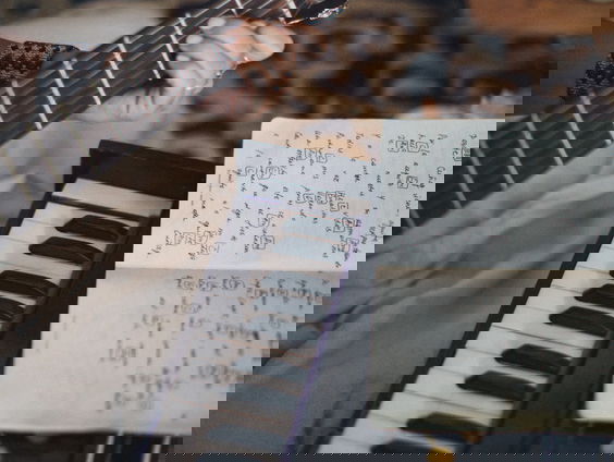 Waar komen de genre-namen van muziekstijlen vandaan?