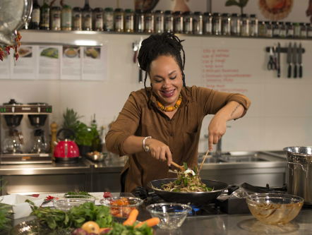 Tv-kok Sharon de Miranda zit vanaf nu ook in je telefoon!