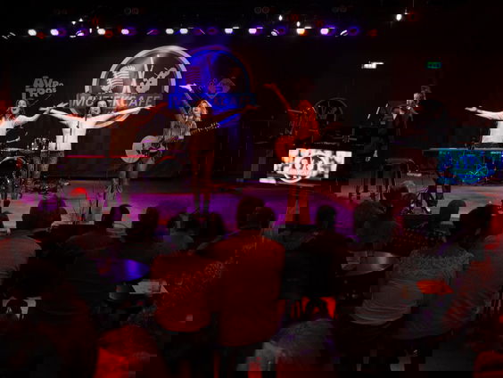 The BlueBirds - Why Worry live in Muziekcafé