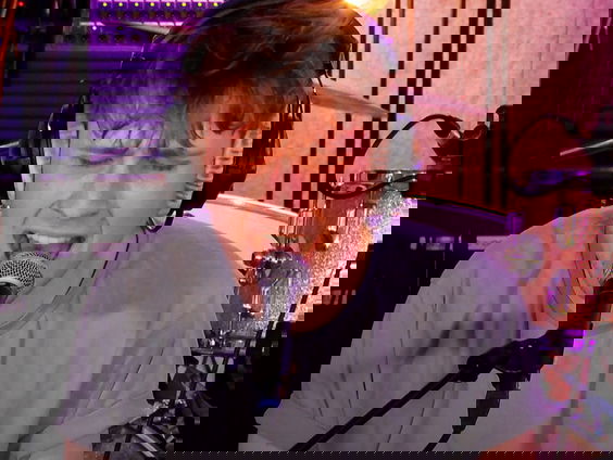 Melle - No Surprises (Radiohead cover) (Live @ Giel)