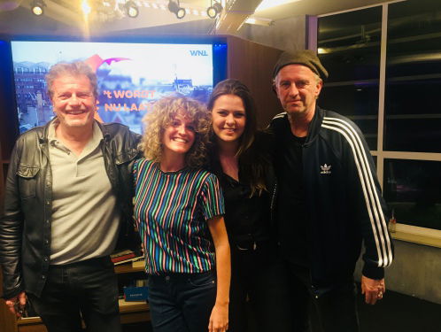 Vintage Future & Mell spelen Call My Name live