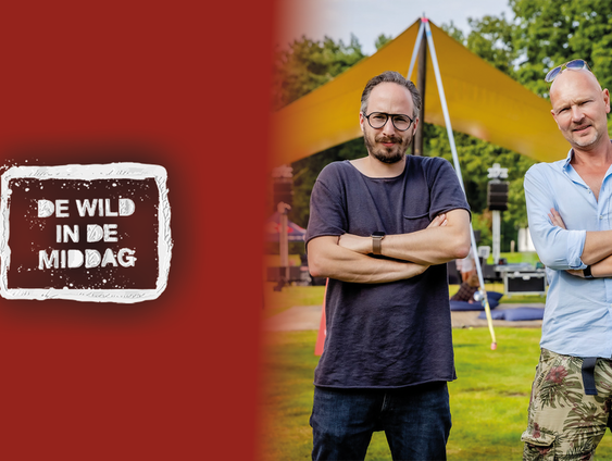 Wouter en Frank geven een puzzel aan Snelle tijdens de Top 2000 stemweek