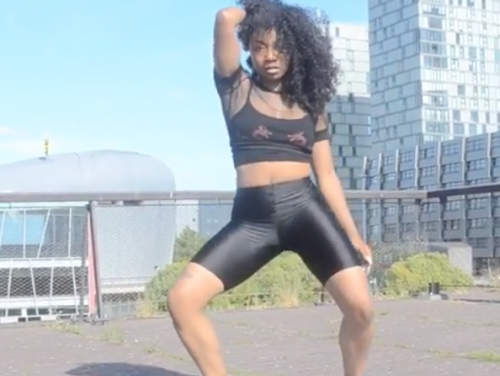 Suela (22) zit in de clip van Beyonce