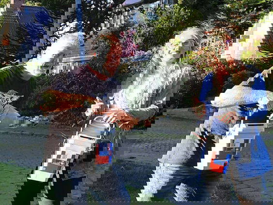 Henk de Haan haalt met liefde honderden euro's op voor KWF