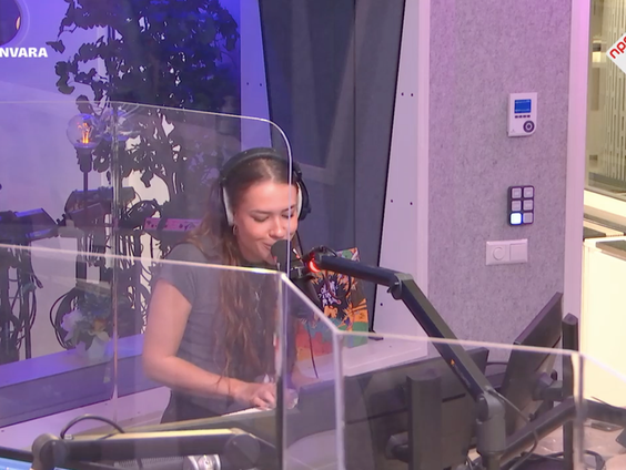 Elle Hollis- Leave the door open (Live @ Giel)