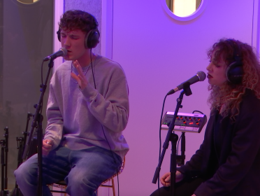 Micah & Julia - '2' live bij Rabbering Laat