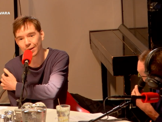 Cabaretier Fabian Franciscus heeft autisme en leert ons de edele kunst van de zelfacceptatie