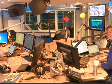 Shay regelt date voor eenzame oudere