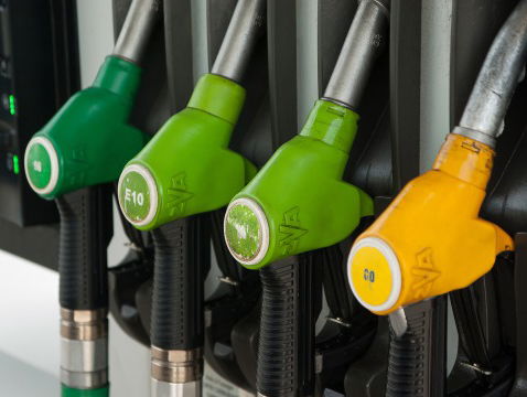 Spannende dag! Wordt met miljoenen gesmeten bij tankstation veilingen