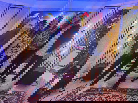 LAURA speelt haar single 'Toen Ik Je Zag' (live @ FraGiel)