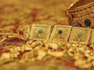 Dani (12) viste een kluis vol sieraden en juwelen op