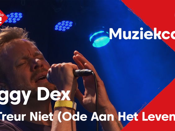 Diggy Dex - Treur Niet (Ode Aan Het Leven) | live in Muziekcafé